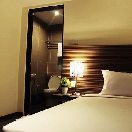 Hotel Sara'S Inn, Шах-Алам Экстерьер фото